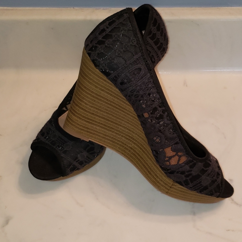 ⚡American Eagle see through lace wedges